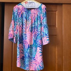 Lilly Pulitzer dress size small. Machine washable